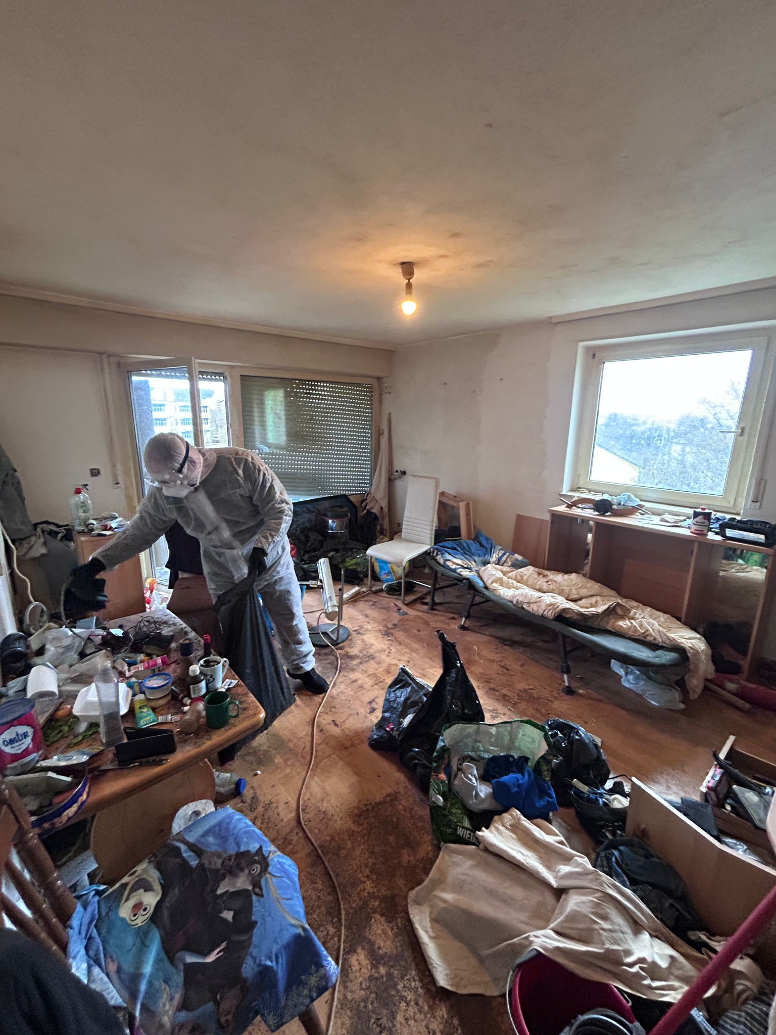 Katharis-Team beim Messie-Einsatz – Wohnzimmer